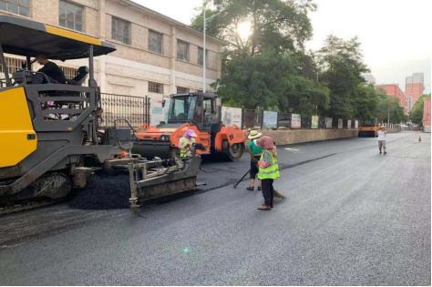 開展道路維修整治 確保市政設(shè)施正常運(yùn)轉(zhuǎn)