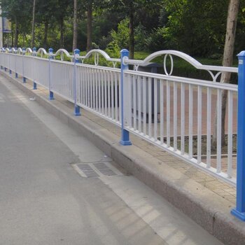 市政護(hù)欄選購指南 道路中央隔離欄與綠化帶護(hù)欄價格優(yōu)惠解析